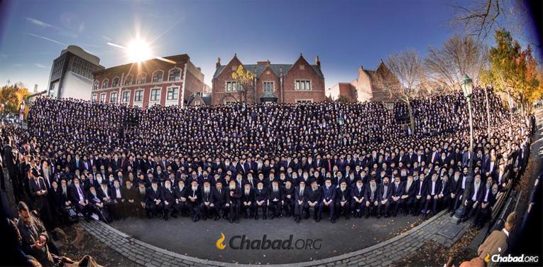 Thousands of Chabad-Lubavitch emissaries gather in front of Chabad-Lubavitch world headquarters. (Photo: Mendel Grossbaum for Chabad.org) Thousands of Chabad-Lubavitch emissaries gather in front of Chabad-Lubavitch world headquarters. (Photo: Mendel Grossbaum for Chabad.org)