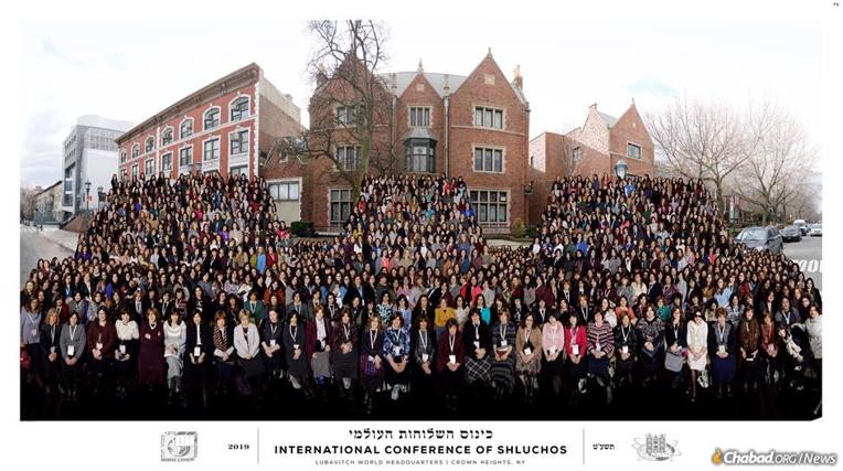 Thousands of female Chabad-Lubavitch emissaries gather for their annual photo. Thousands of female Chabad-Lubavitch emissaries gather for their annual photo.